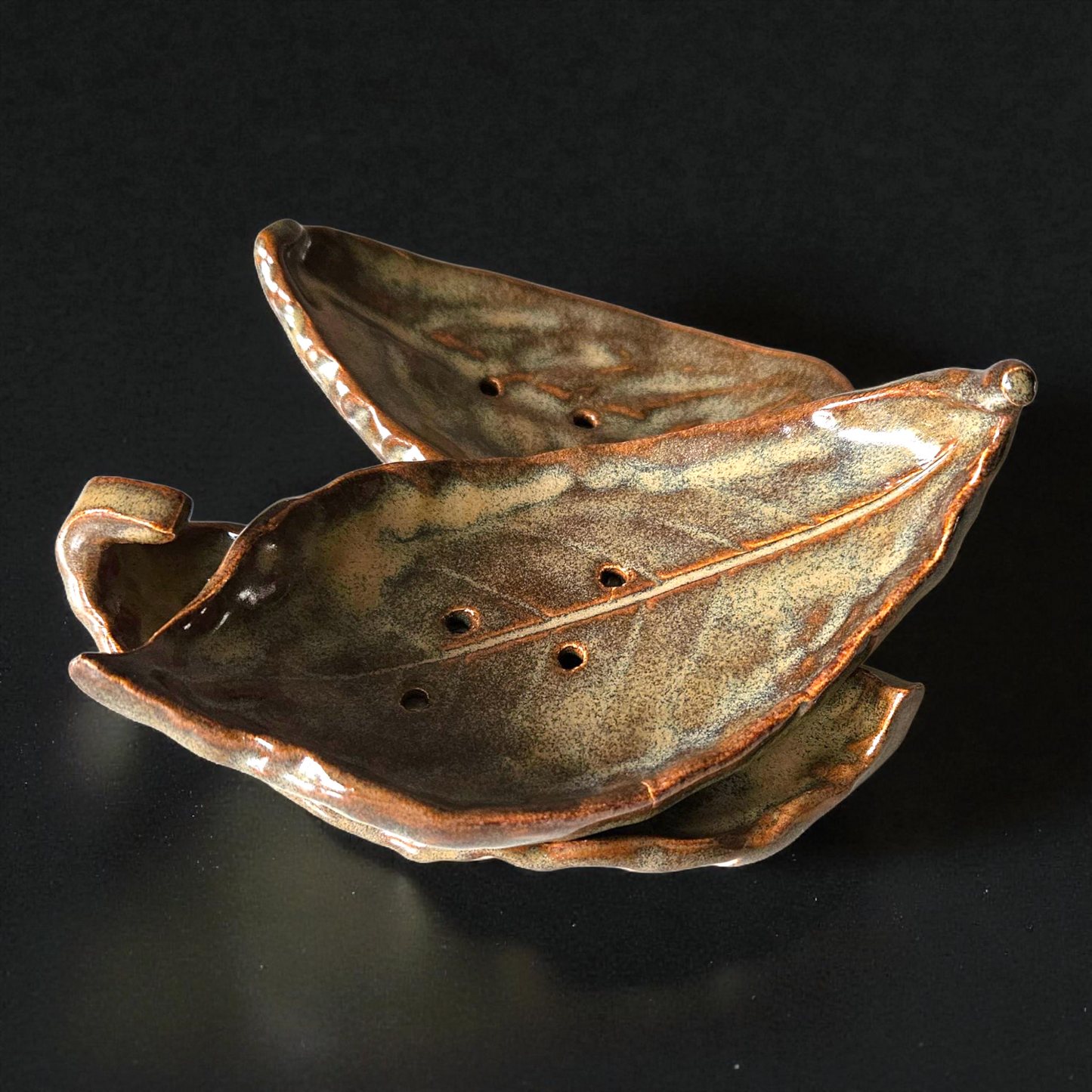 Tvålfat i keramik - löv