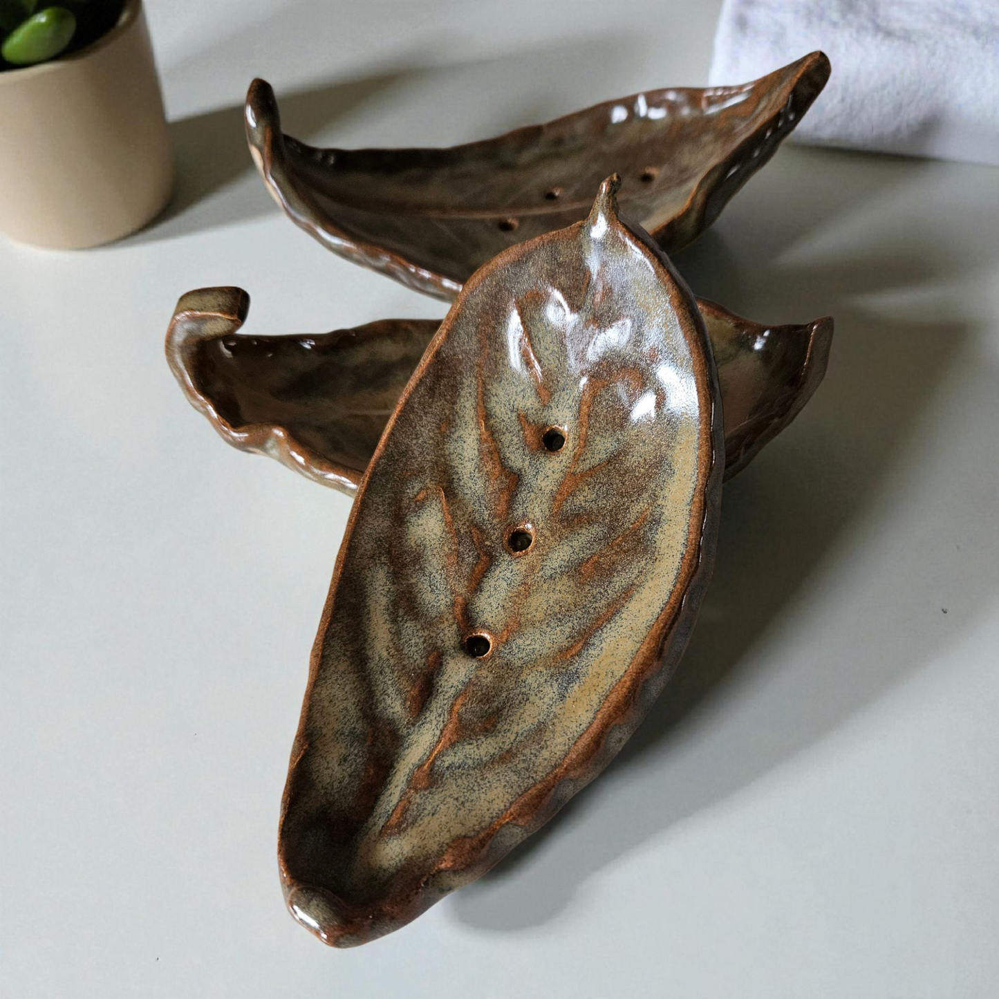 Tvålfat i keramik - löv